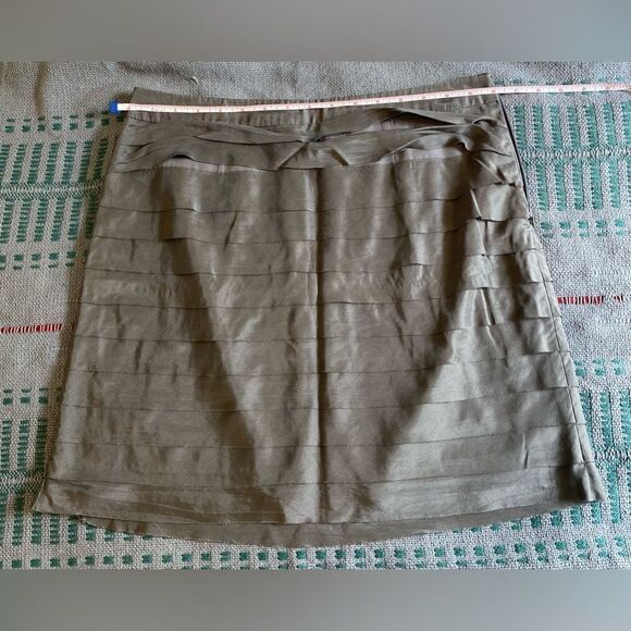 The Loft, Tiered, Silk Skirt, Gray, Thigh Length, Size 8 - Picture 2 of 9